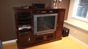 Wanted: Entertainment Unit Incl. Sony TV