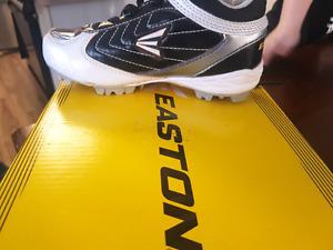 Youth Boy's size 12 Baseball Cleats In EUC