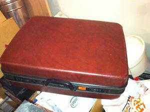 large burgendy suit case with wheel - exc condition