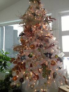 white 6.5 pre-lit tree