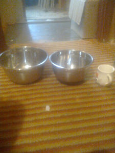 2 stainless steel mixing bowls