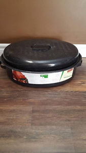 BRAND NEW roasting pan !