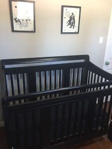 Baby crib (black)