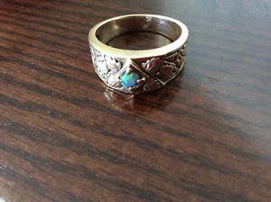 Beautiful 10kt Gold Ring Size 9