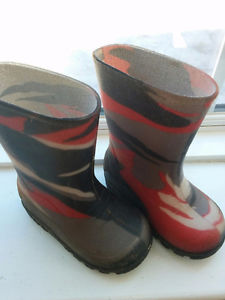 Boys rubber boots size 5