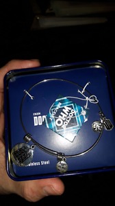 Doctor Who charm braclet in metal case