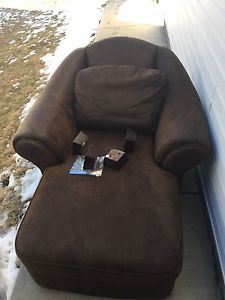 Free - Chaise Lounge