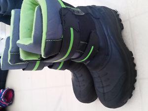 Kids winter boots size 6