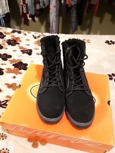 Lugz black boots