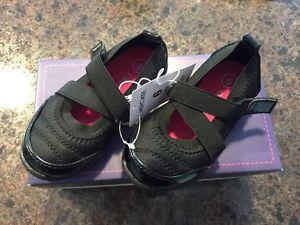 NWT Black toddler shoes size 6