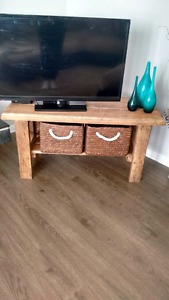 Rustic TV unit without boxes