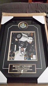 Sidney Crosby autographed  Cup Puck & 8x10 Framed w/COA
