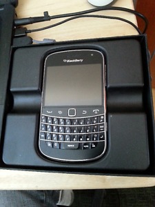 Unlocked! Like New! BlackBerry Bold Touch  OEM holster