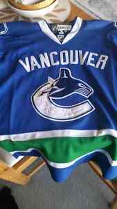 Vancouver canucks luongo size 48 jersey