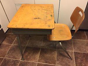 Vintage (s) Kids School Desk