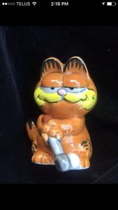 s Garfield figurine