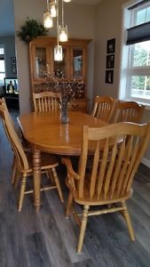 7 pc Dining Room Set With Buffet And Hutch