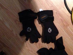 Akona 5mm size small dive gloves