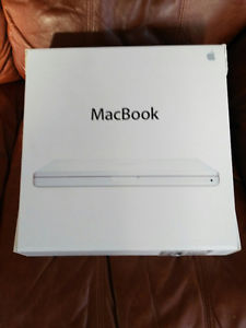 Apple MacBook White