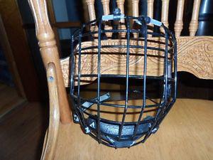 Black ITeck wire face mask IT-13 large for hockey helmet
