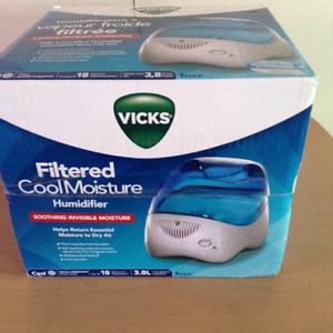 Brand New Humidifier Vicks Filtered Cool Moisture