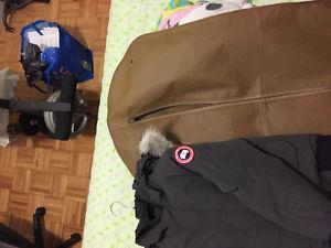 Canada Goose Chilliwack XS graphite with Receipt