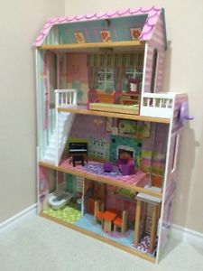 Dollhouse with elevator