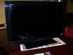 FOR SALE: SONY LCD 32" TV