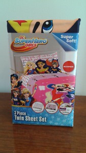 Girl's Twin / single bed sheets DC Superheroes
