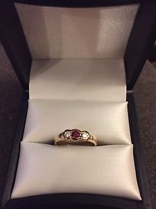 Ladies 14 Kt yellow gold ring size 7.5