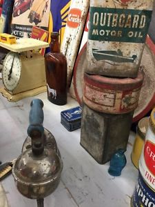 Numerous antiques and vintage collectables