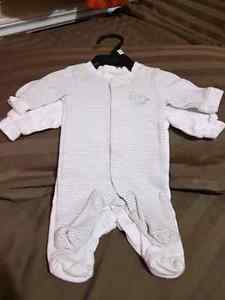 Preemie nuetral gender clothing size 7lbs almost new