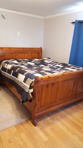 Queen sleigh bed