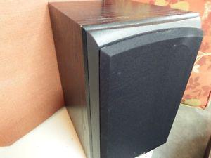 Quest Subwoofer Excellent Condition Great for Home Theater
