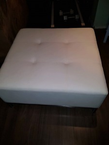 White ottoman immaculate condition