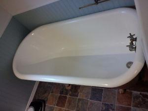 clawfoot tub