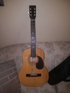 Acoustic Guitar with Case (Junior)