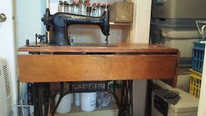 Antigue Singer Sewing machine
