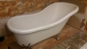 Bath Tub *unused* Freestanding Clawfoot Tub