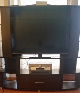 Concordia TV Stand (No TV) Pick Up Only, Firm on Price!