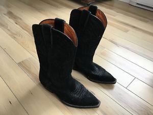 Ladies black suede western boots!
