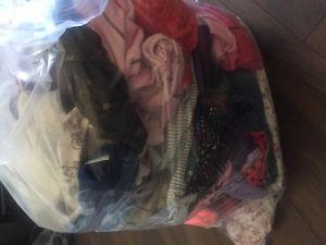 Large bag of girls 24month/2t clothes