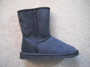 NEW Kirkland women's Sherling Boots (black or chestnut) *9