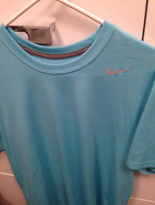 New Nike Legend training shirt-M