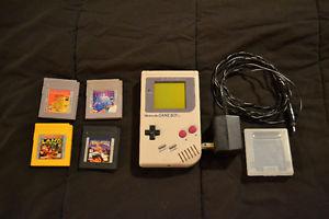 Nintendo Gameboy + 4 Games & Wall Charger
