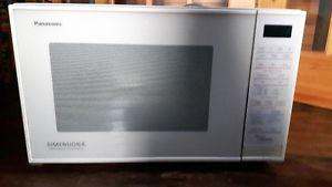 Panasonic Microwave/Convection Oven in Good Condition -