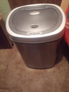 STAINLESS STEEL AUTOMATIC OPENS BY SENCER GARBAGE CAN/