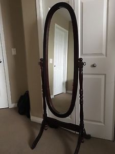 Vanity mirror slightly used