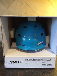Womens Smith Vantage Helmet - Size Small
