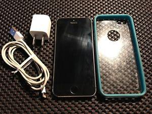 iPhone 5s (Bell/Virgin) w/Case & Charger (Mint Condition)